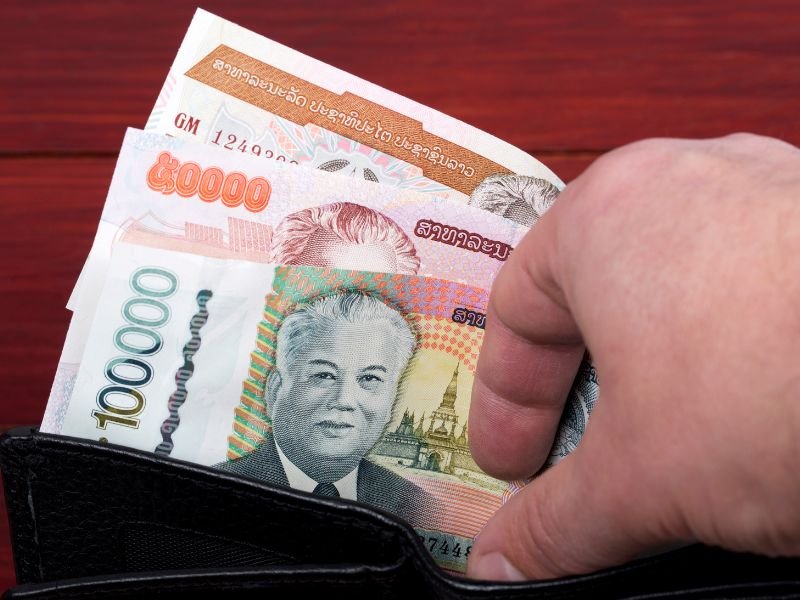 Hướng dẫn đổi tiền Lào an toàn